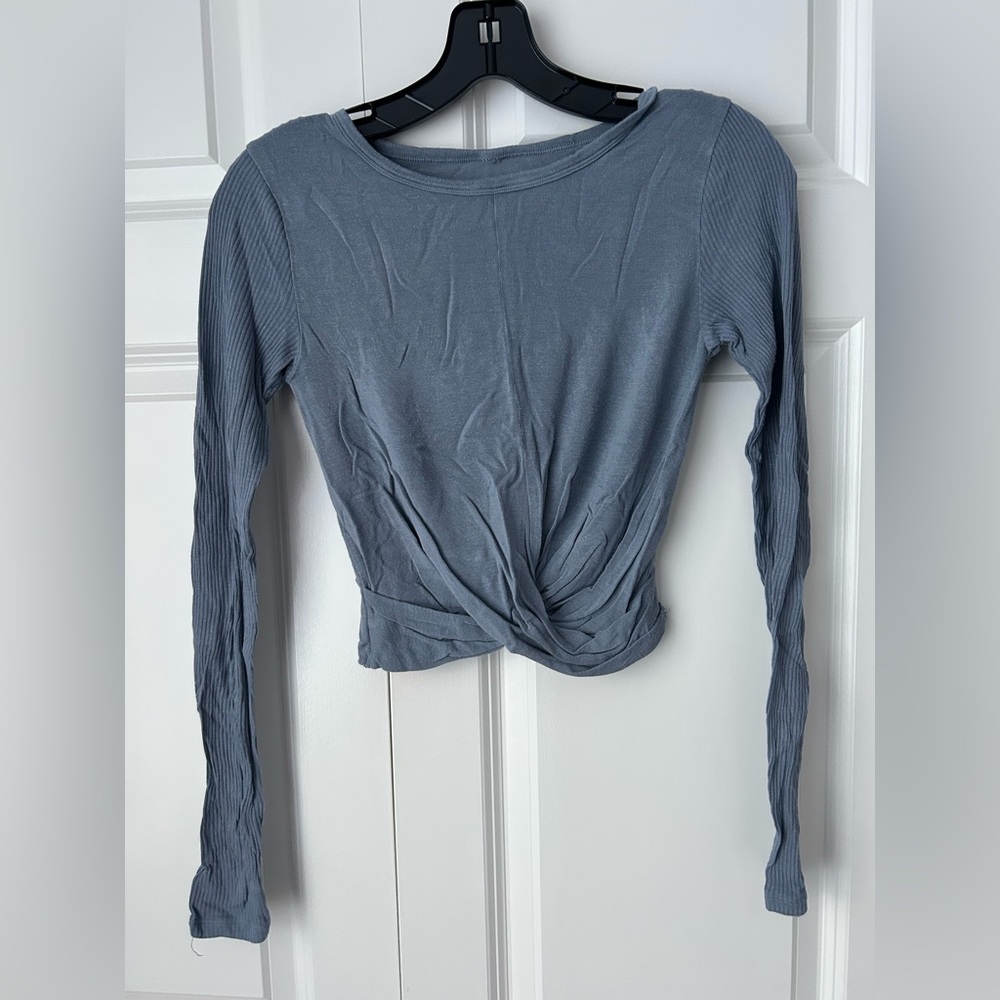 Alo yoga - cover long sleeve - size small - blue gray